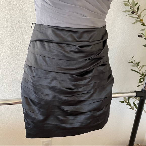 EXPRESS Color Block Ruched Cocktail Dress - Picture 4 of 9